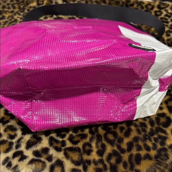 RAREFORM Stylish Pink and White Tote Bag. Made from recycled billboards. - Picture 6 of 8